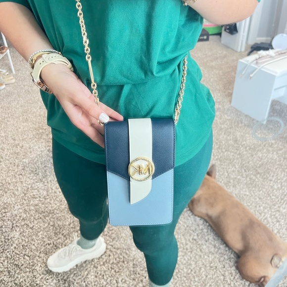 Michael kors phone crossbody - Picture 1 of 6